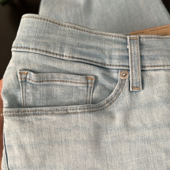 Women's Levi's® Classic Straight-Leg Light Wash Jeans - Picture 11 of 15